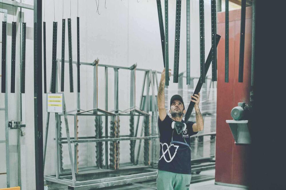 WAAK poederlakt hoge volumes profielen voor Avasco