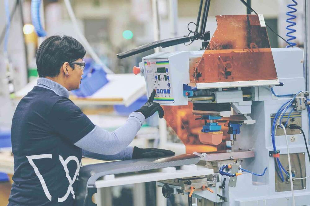 WAAK plastics assembly