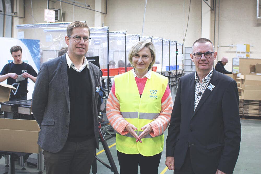Minister Hilde Crevits op bezoek in WAAK Kunststofassemblage