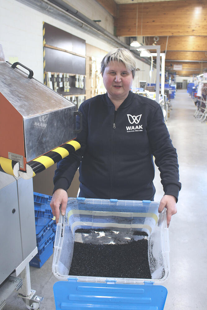 WAAK overmolding recupereren spuitgietresten