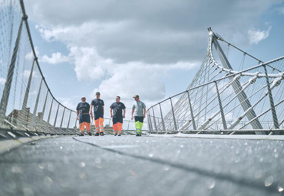 WAAK medewerkers op brug Buda in Kortrijk WAAK medewerkers op brug Buda beach Stad Kortrijk