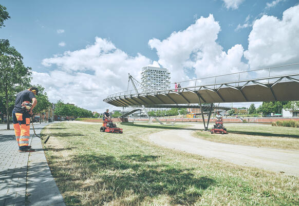 WAAK Groendienst aan werk voor Stad Kortrijk (Buda Beach)