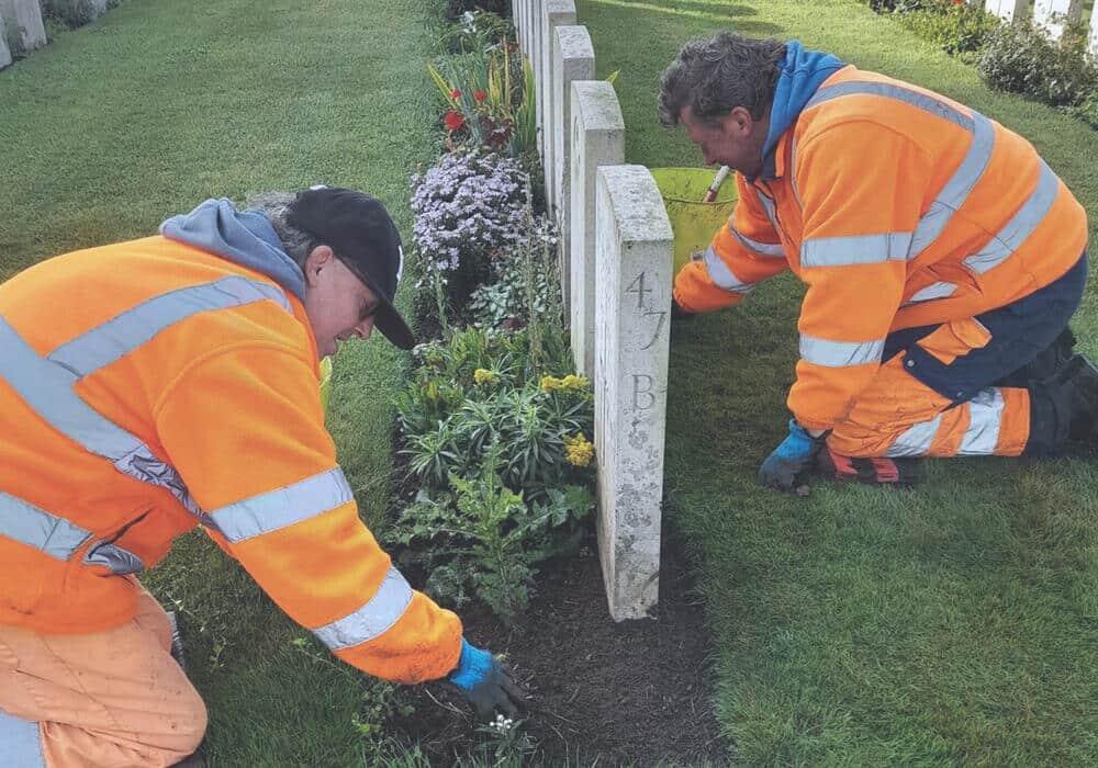 WAAK Groendienst onderhoudt WO I-kerkhoven CWGC