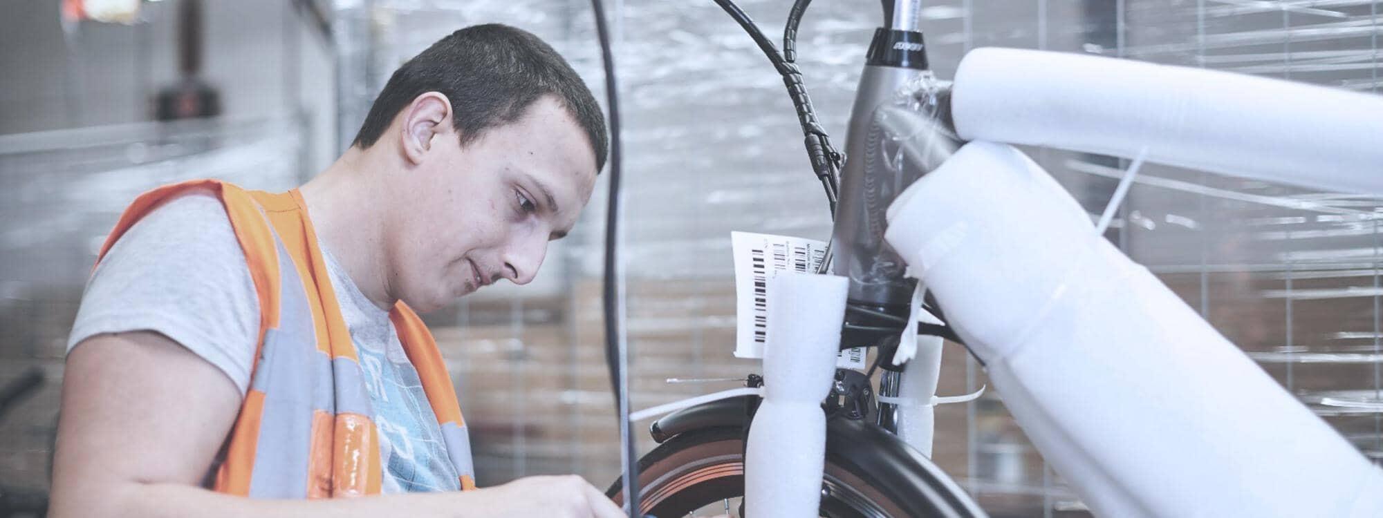 WAAK assembles electric bikes of Bizbike