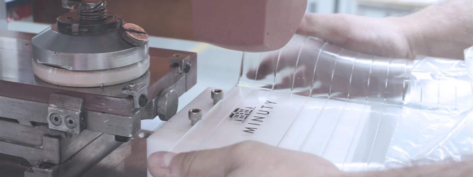 WAAK kunststofassemblage tampondrukken