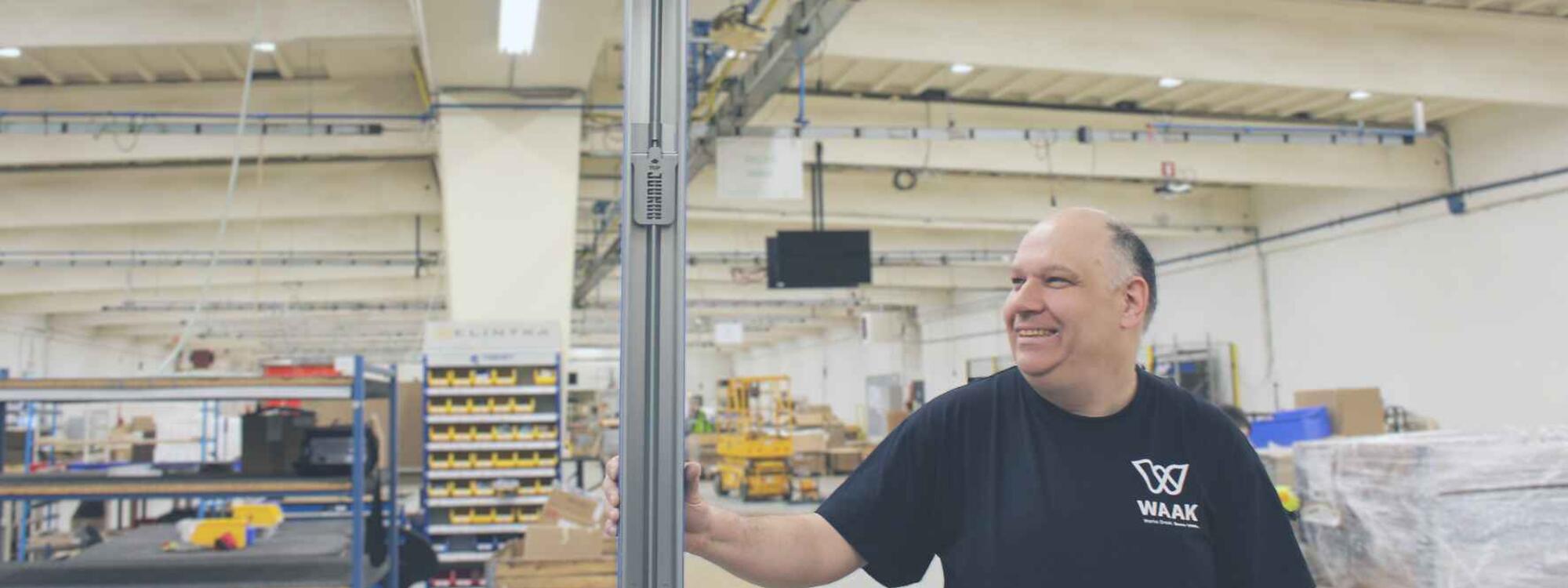 WAAK mounts the profiles for JUUNOO's circular partition walls