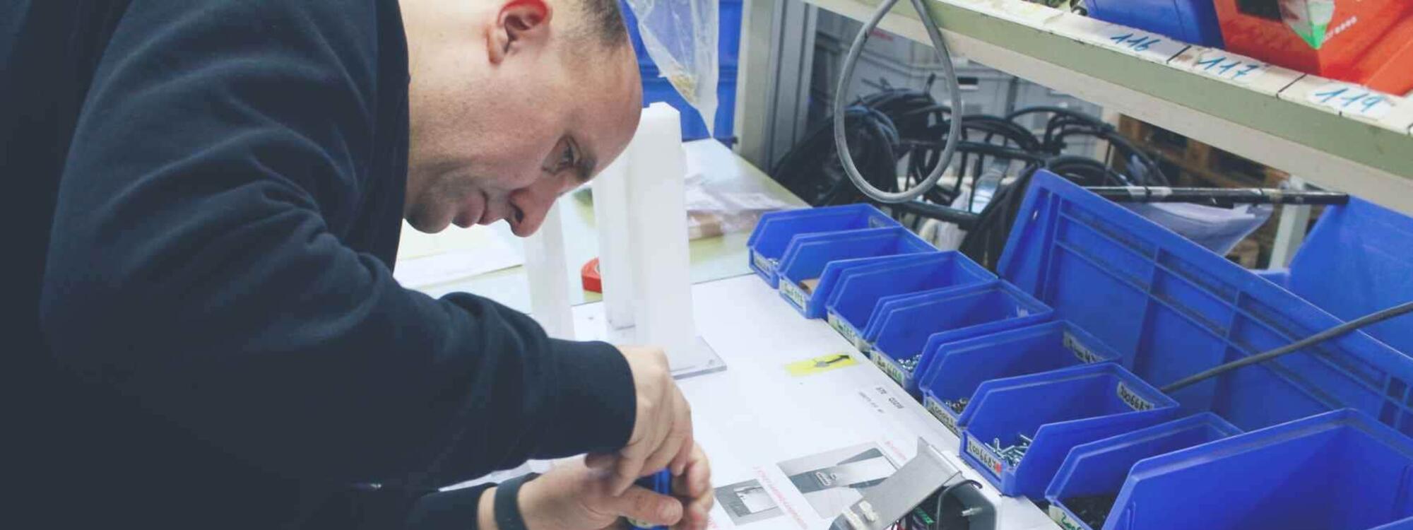 WAAK assembleert kabels voor Stelrad Radiator Group